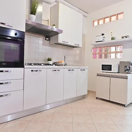 Izzhome Njoy * 普拉