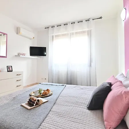 Izzhome Njoy Apartment