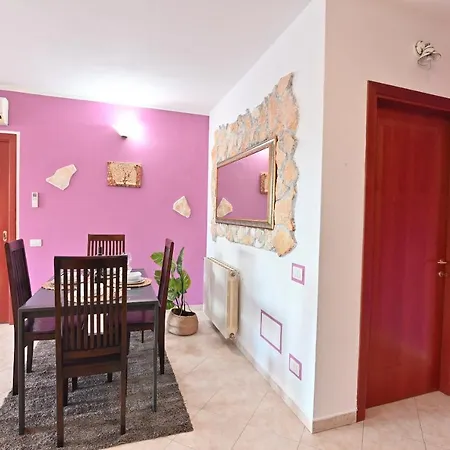 Izzhome Njoy Apartment