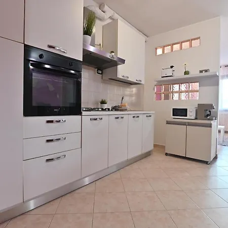 Izzhome Njoy Apartament