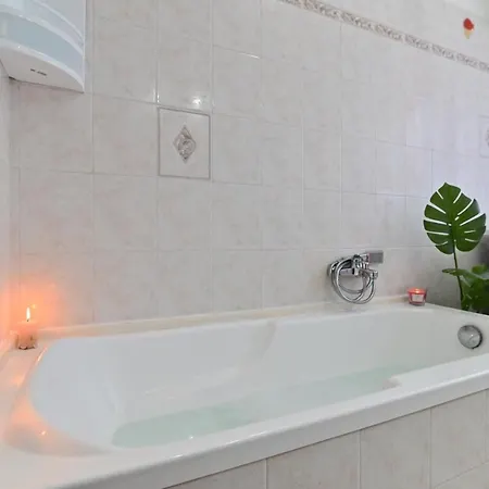 Izzhome Njoy Apartment